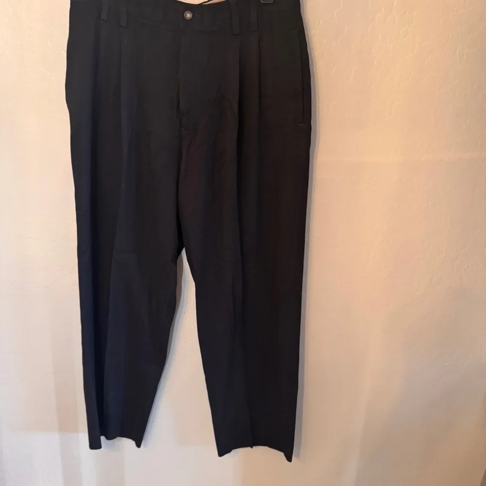 Vintage Tommy Bahama Men’s Silk Pleated pants 100% Quality silk‎ relaxed fit